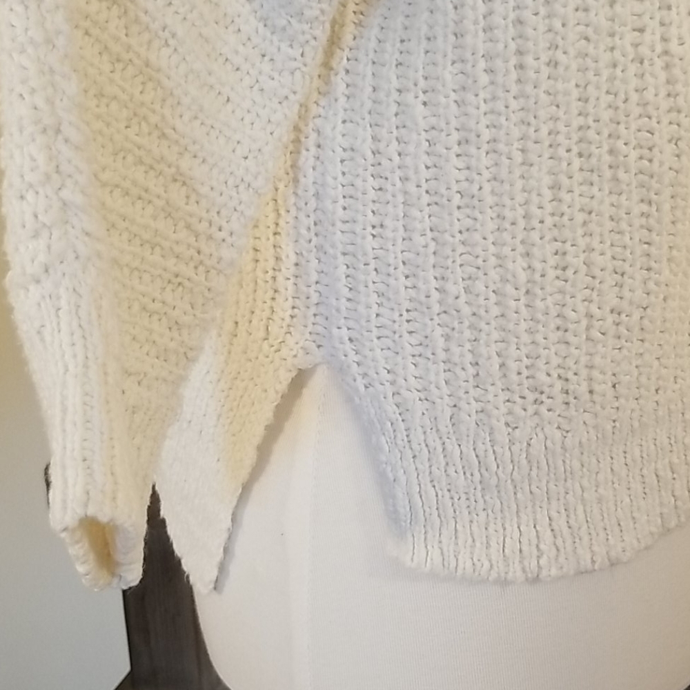 Hollister Loose Knit Crop Sweater - Picture 3 of 7